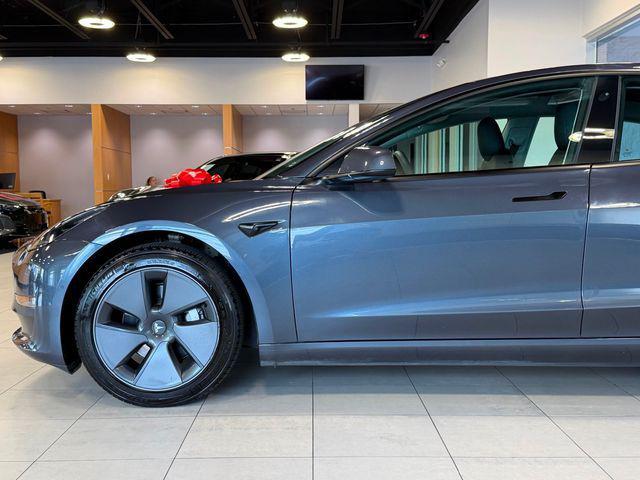 Photo of 2021 Midnight Silver Metallic Tesla Model 3