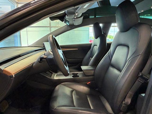Photo of 2021 Midnight Silver Metallic Tesla Model 3