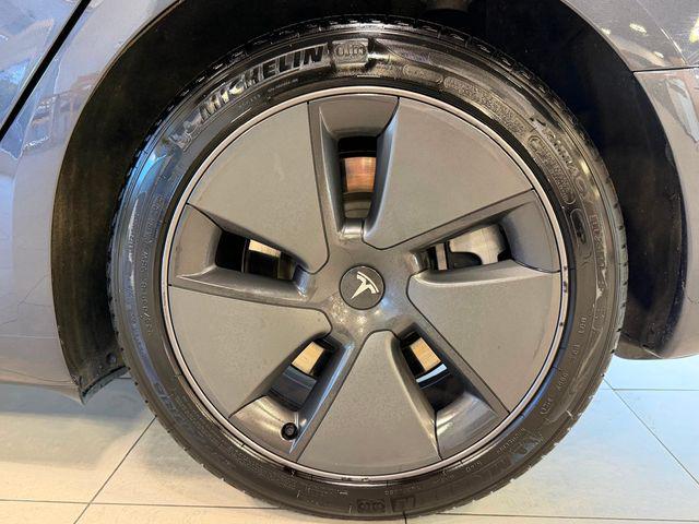 Photo of 2021 Midnight Silver Metallic Tesla Model 3