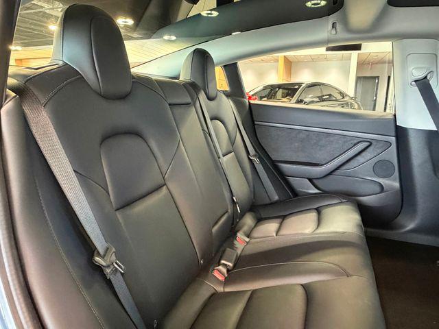Photo of 2021 Midnight Silver Metallic Tesla Model 3