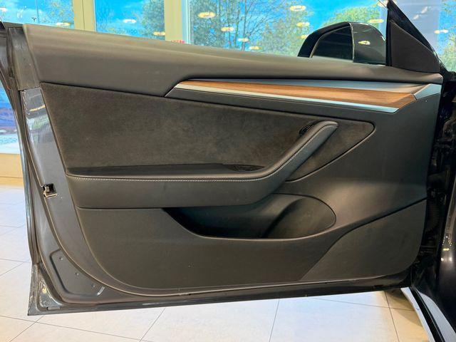 Photo of 2021 Midnight Silver Metallic Tesla Model 3