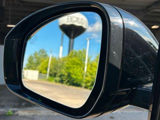 Photo of 2018 Byron Blue Metallic Land Rover Range Rover