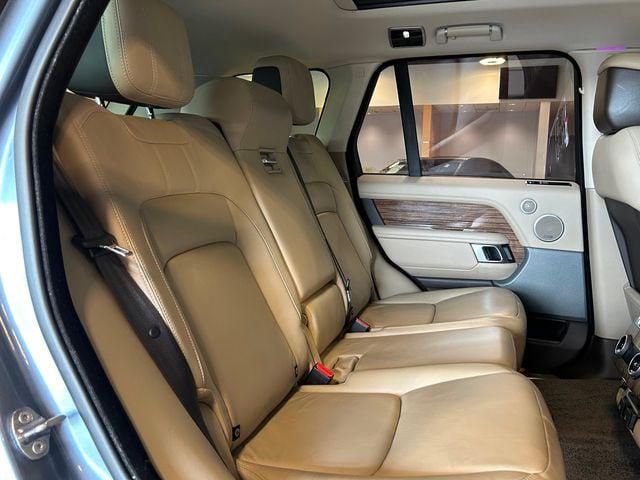 Photo of 2018 Byron Blue Metallic Land Rover Range Rover