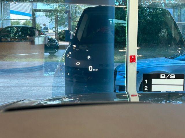 Photo of 2018 Byron Blue Metallic Land Rover Range Rover