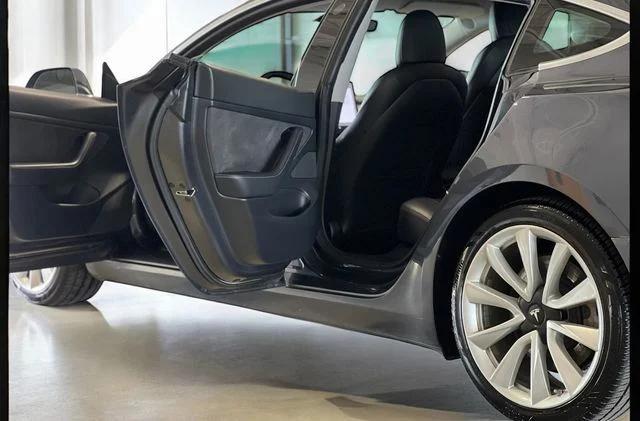 Photo of 2020 Midnight Silver Metallic Tesla Model 3