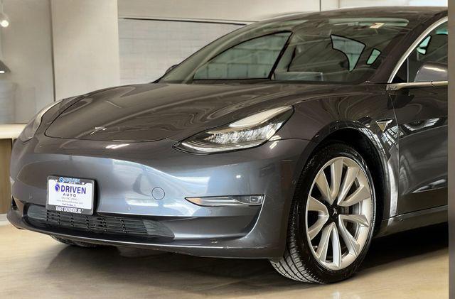 Photo of 2020 Midnight Silver Metallic Tesla Model 3