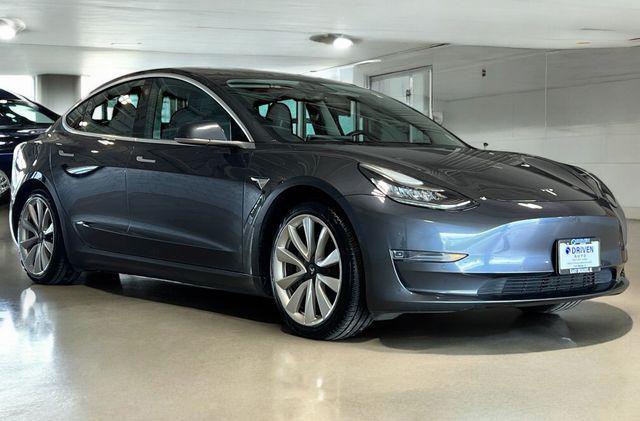 Photo of 2020 Midnight Silver Metallic Tesla Model 3