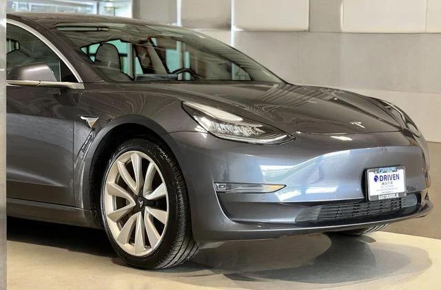 Photo of 2020 Midnight Silver Metallic Tesla Model 3