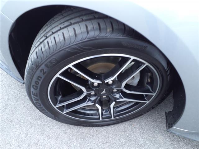 Photo of 2022 Silver Ford Mustang