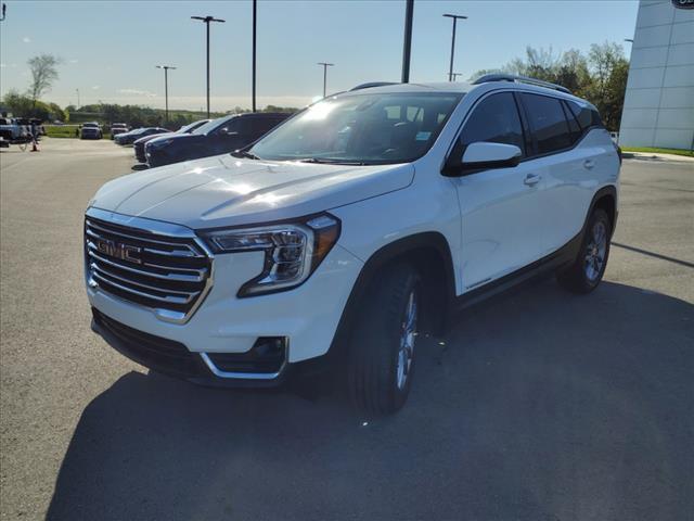 Photo of 2023 White GMC Terrain