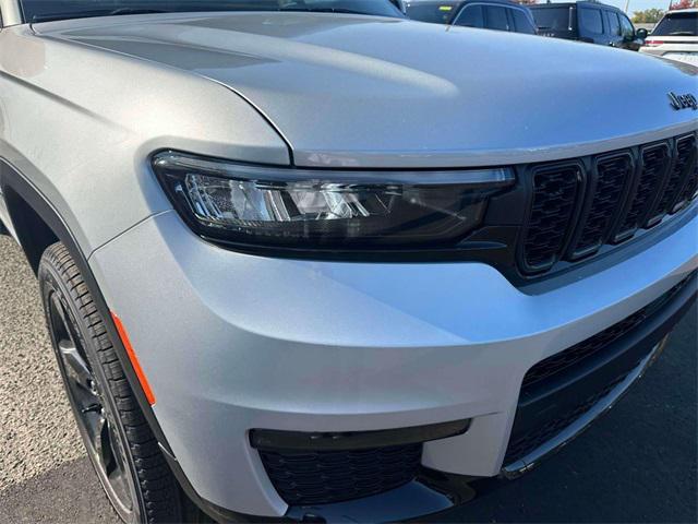 Photo of 2025 Silver Zynith Jeep Grand Cherokee L