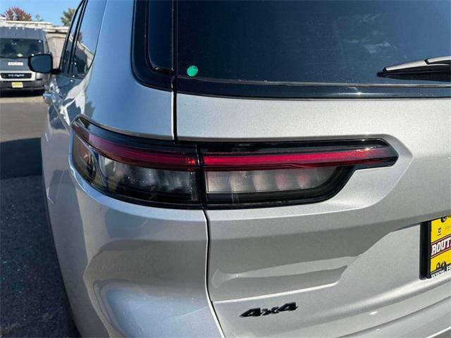 Photo of 2025 Silver Zynith Jeep Grand Cherokee L