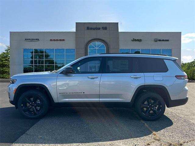 Photo of 2025 Silver Zynith Jeep Grand Cherokee L