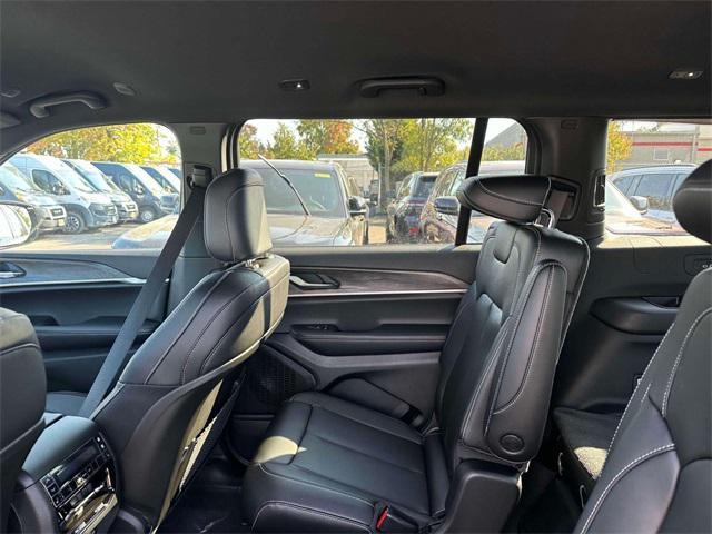 Photo of 2025 Silver Zynith Jeep Grand Cherokee L