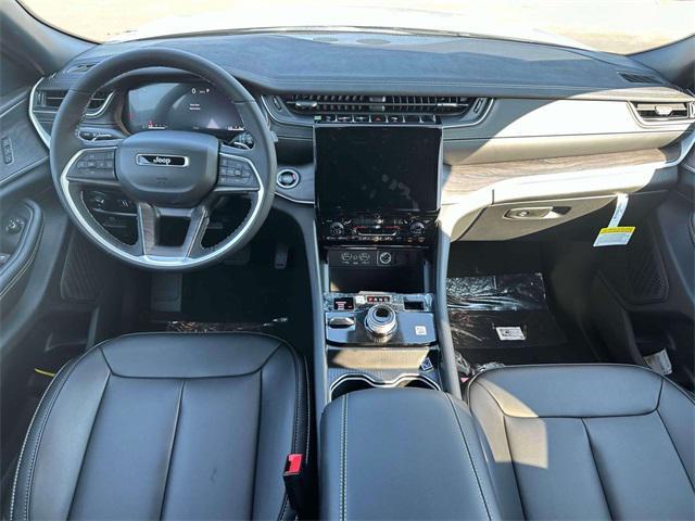 Photo of 2025 Silver Zynith Jeep Grand Cherokee L