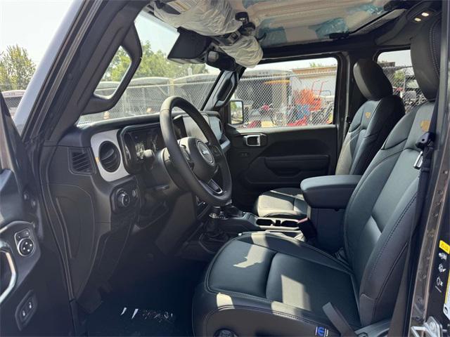 Photo of 2025 Granite Crystal Metallic Clearcoat Jeep Wrangler