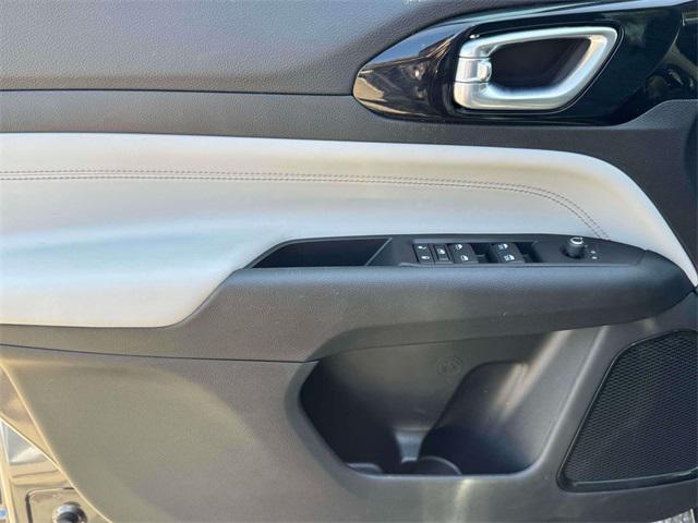 Photo of 2022 Granite Crystal Metallic Clearcoat Jeep Compass