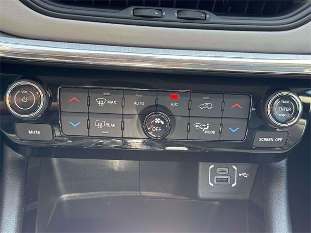 Photo of 2022 Granite Crystal Metallic Clearcoat Jeep Compass