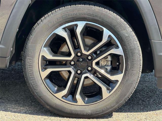 Photo of 2022 Granite Crystal Metallic Clearcoat Jeep Compass