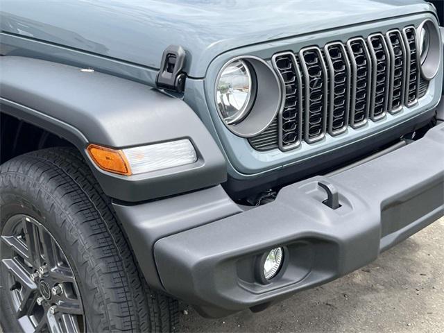 Photo of 2025 Anvil Clearcoat Jeep Wrangler