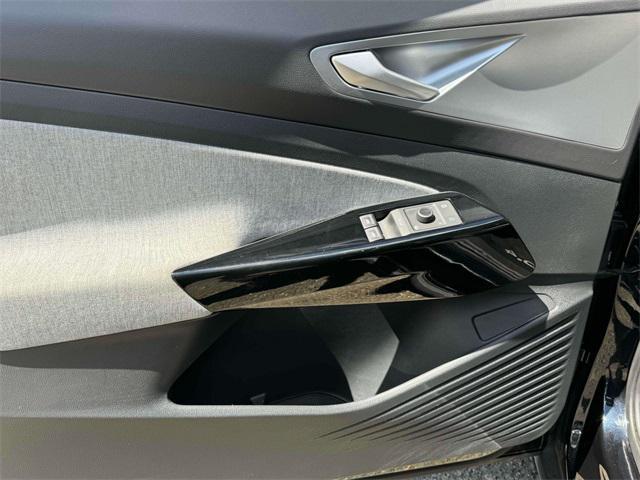 Photo of 2023 Deep Black Pearl Volkswagen ID.4