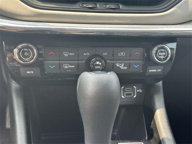 Photo of 2022 Bright White Clearcoat Jeep Compass