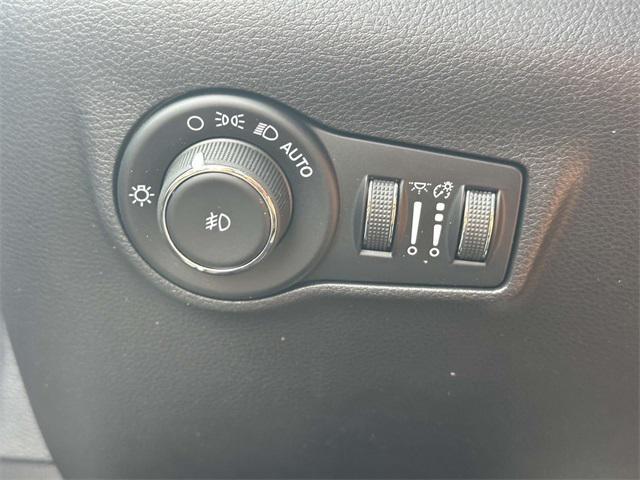 Photo of 2022 Bright White Clearcoat Jeep Compass