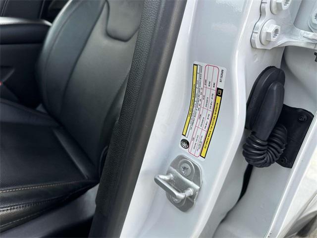 Photo of 2022 Bright White Clearcoat Jeep Compass