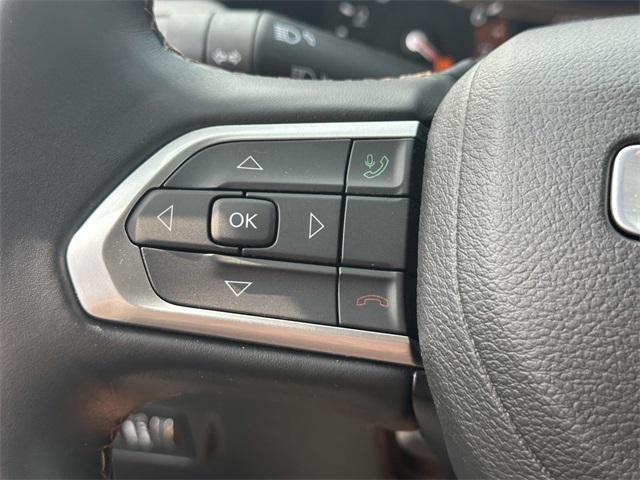Photo of 2022 Bright White Clearcoat Jeep Compass