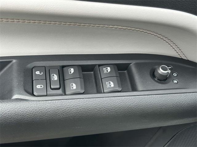 Photo of 2022 Bright White Clearcoat Jeep Compass
