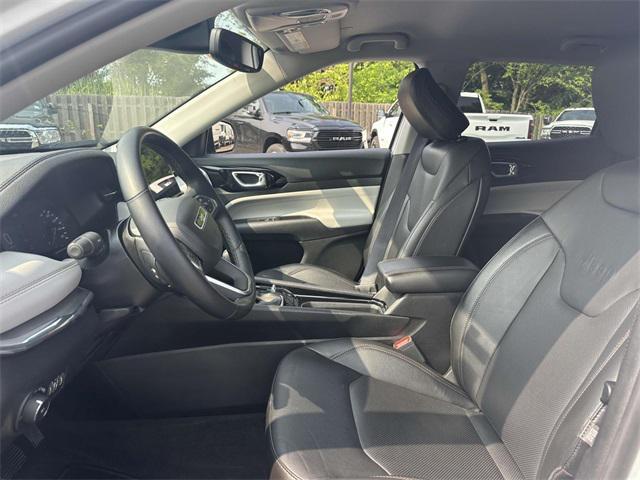 Photo of 2022 Bright White Clearcoat Jeep Compass