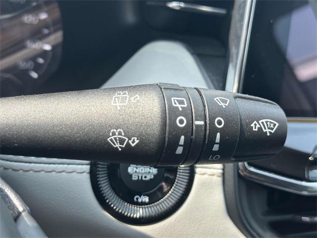 Photo of 2022 Bright White Clearcoat Jeep Compass