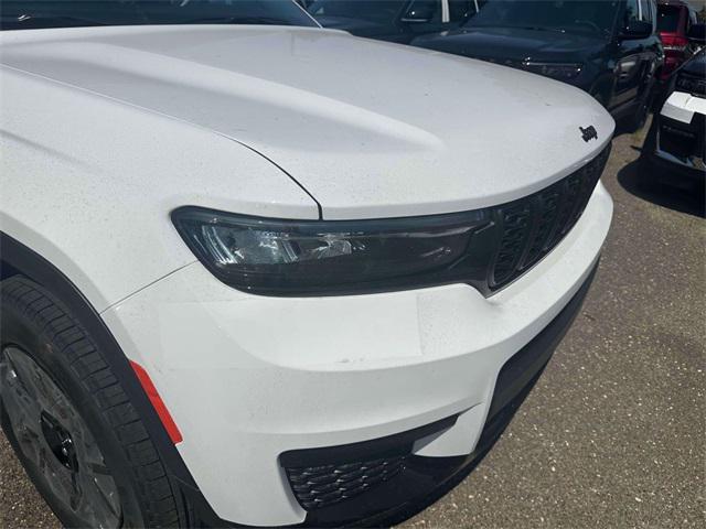 Photo of 2025 Bright White Clearcoat Jeep Grand Cherokee L
