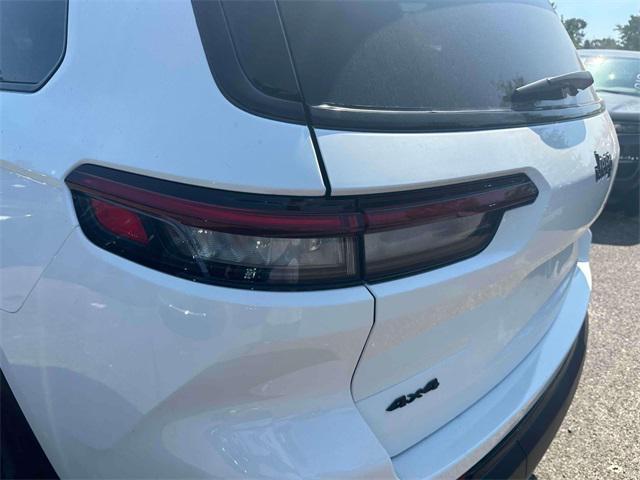 Photo of 2025 Bright White Clearcoat Jeep Grand Cherokee L