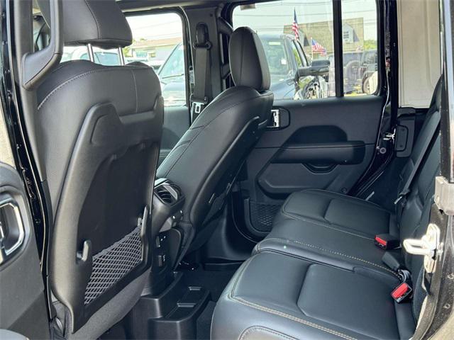 Photo of 2025 Black Clearcoat Jeep Wrangler