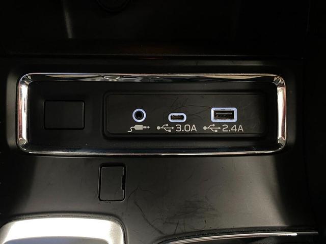 Photo of 2024 Crystal White Pearl Subaru Ascent