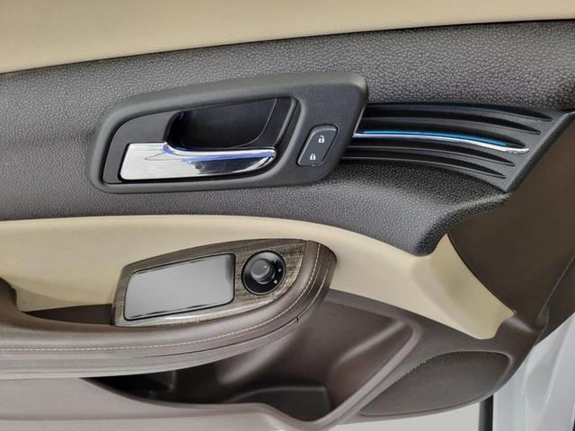 Photo of 2015 WHITE Chevrolet Malibu
