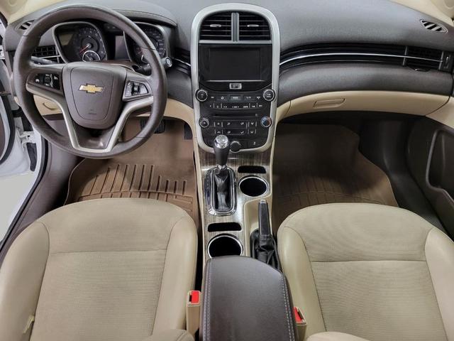 Photo of 2015 WHITE Chevrolet Malibu