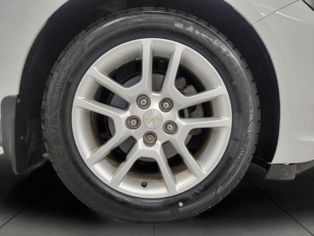 Photo of 2015 WHITE Chevrolet Malibu
