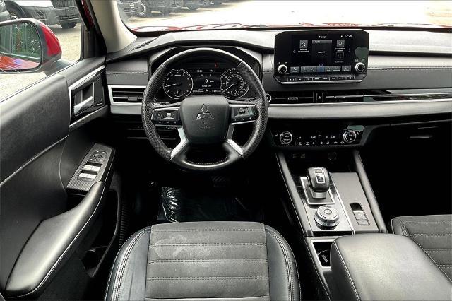 Photo of 2023 Red Mitsubishi Outlander