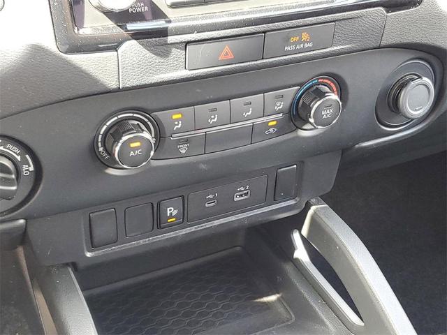 Photo of 2022 Black Nissan Frontier