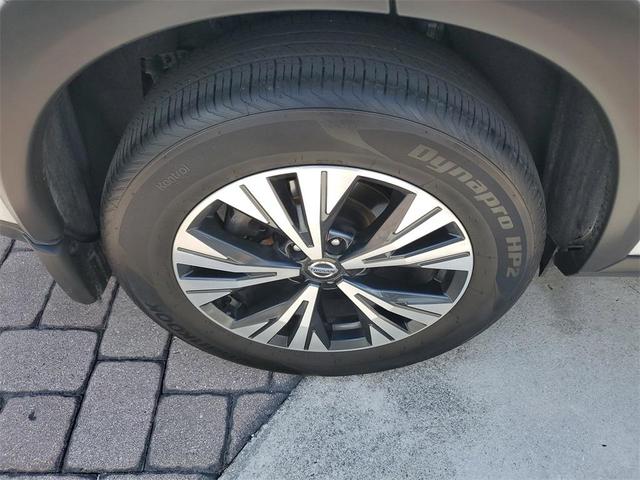 Photo of 2021 Brilliant Silver Metallic Nissan Rogue