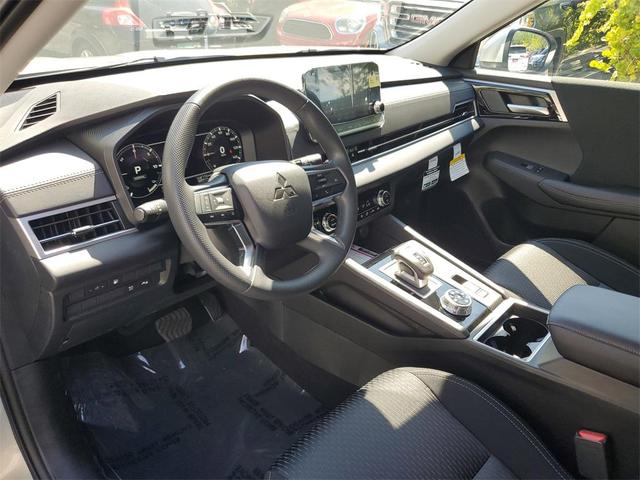 Photo of 2025 Silver Alloy Mitsubishi Outlander PHEV