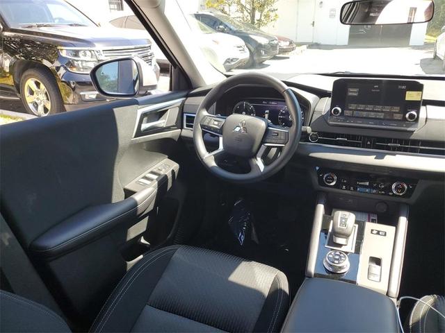 Photo of 2025 Silver Alloy Mitsubishi Outlander PHEV