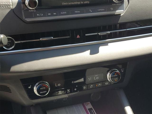 Photo of 2025 Silver Alloy Mitsubishi Outlander PHEV