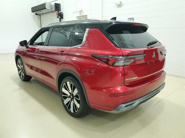 Photo of 2025 Diamond Red Mitsubishi Outlander
