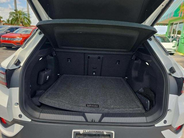 Photo of 2023 Opal White Pearl Effect Volkswagen ID.4