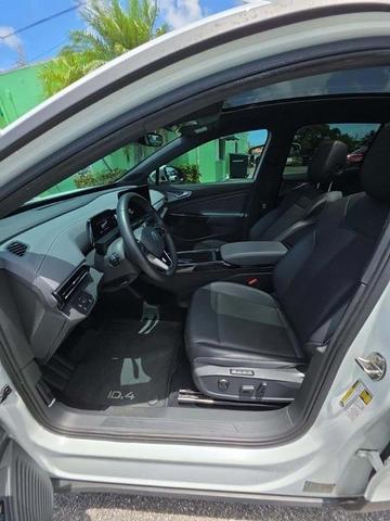 Photo of 2023 Opal White Pearl Effect Volkswagen ID.4