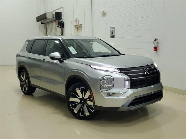 Photo of 2025 Alloy Silver Metallic Mitsubishi Outlander
