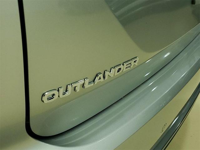 Photo of 2025 Alloy Silver Metallic Mitsubishi Outlander